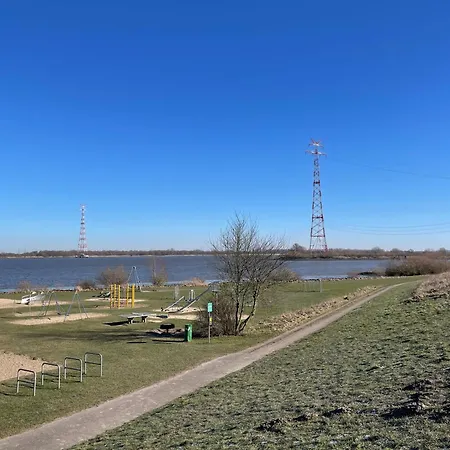 Moderne Feuerwache Direkt Am Elbdeich Bei Moldenhauer